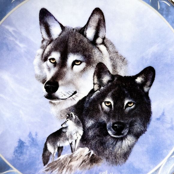 Bradford Exchange Midnight Royalty “Spirit of The Wilderness” Decorative Plate - Picture 2 of 7